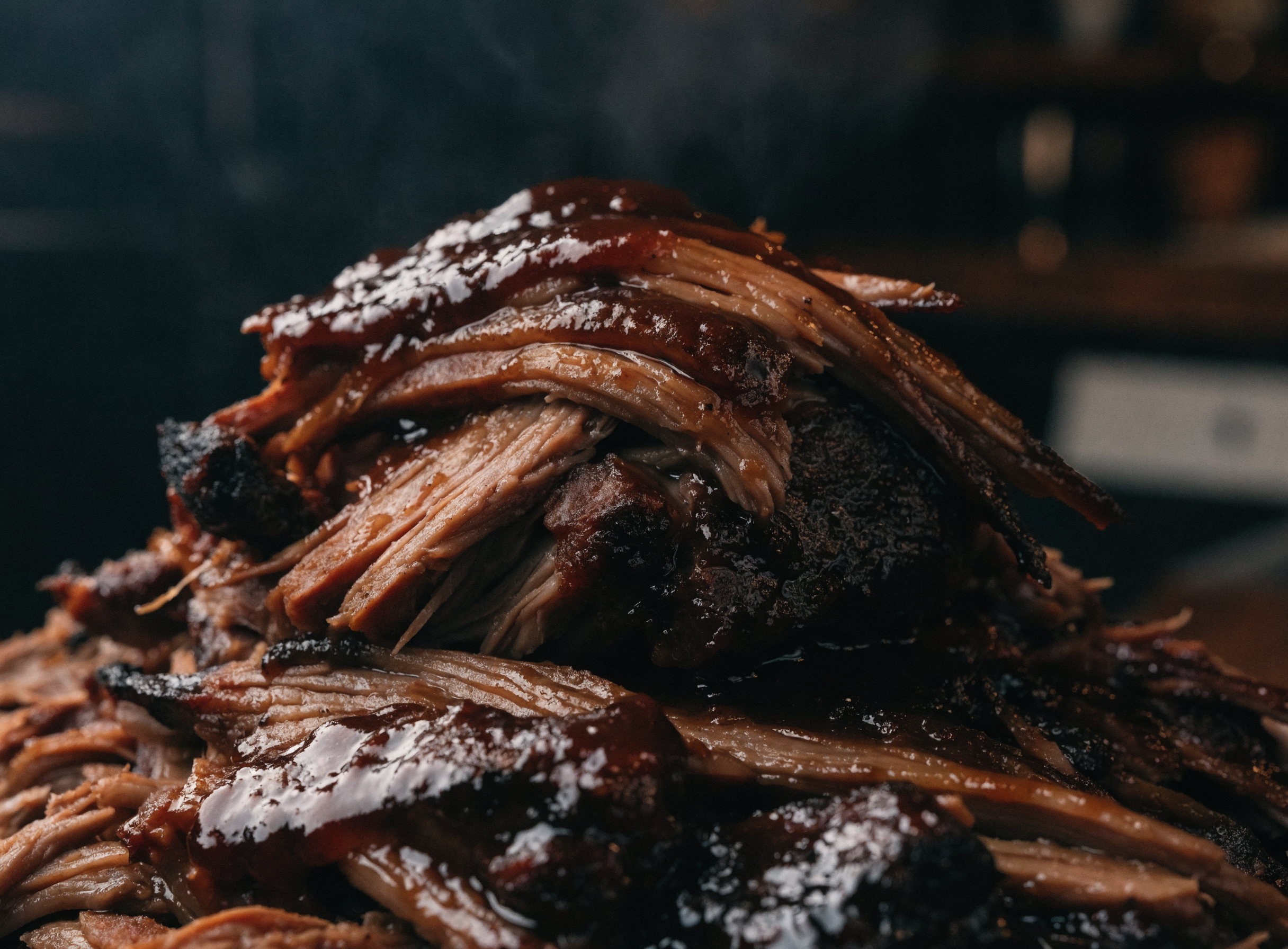 Slow-Cooked Pulled Pork met Red Dragon Manis BBQ